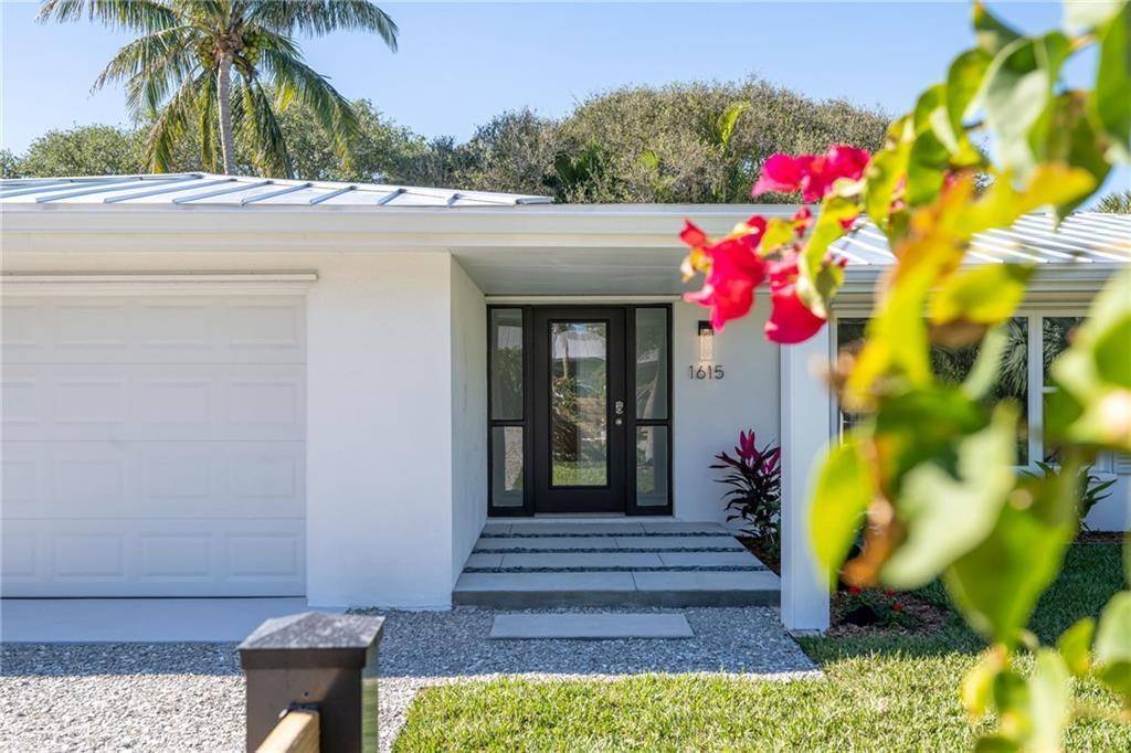Welcome to your dream home in the heart of South Beach !