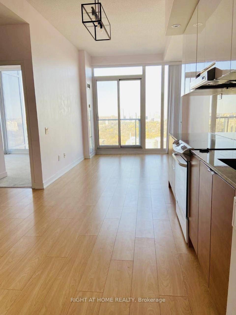 Penthouse 9' Ceiling Condo With Amazing Unobstructed East View.