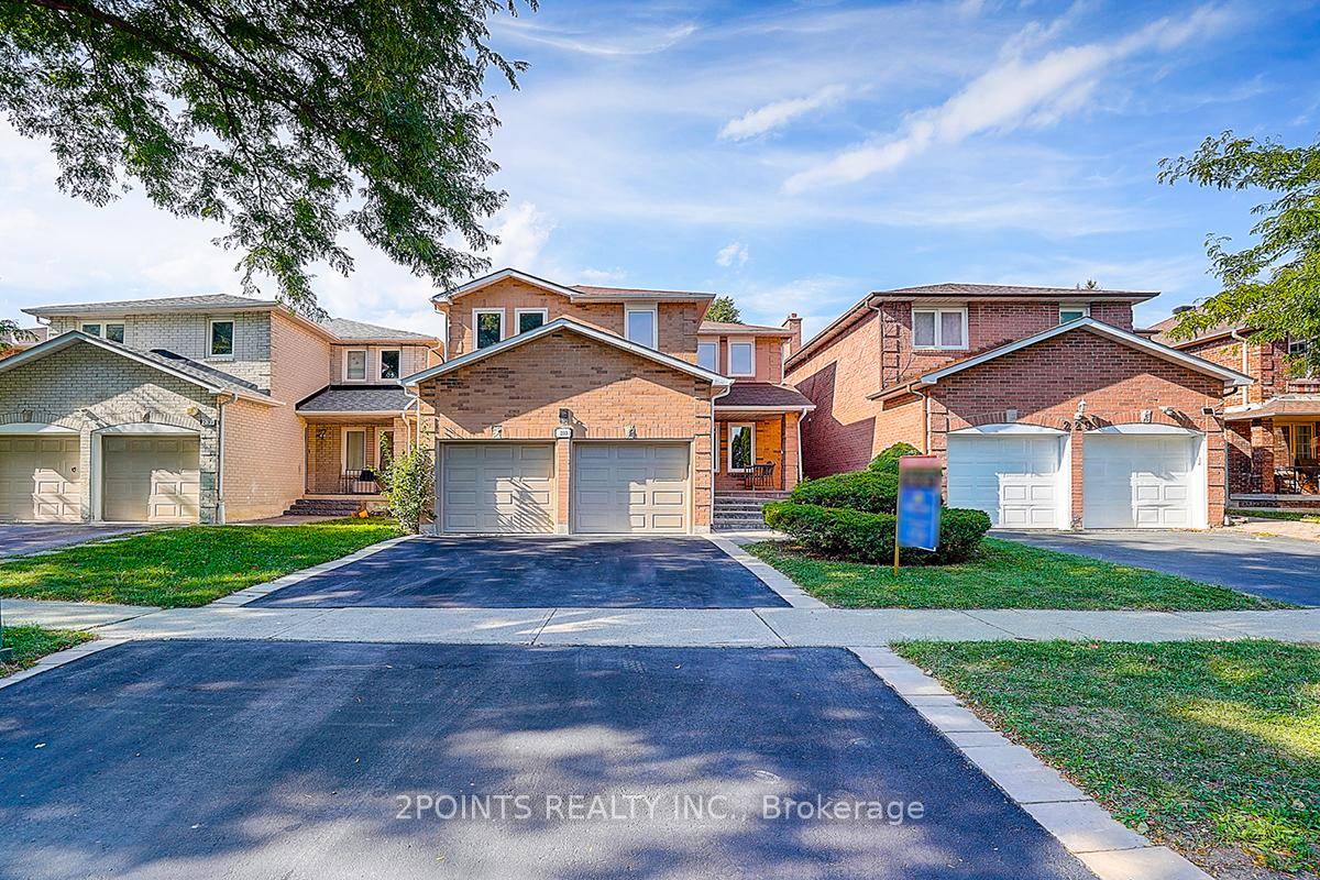 Beautifully Renovated 4 Bedrooms, 4 Bathroom Home in Prime Thornhill !