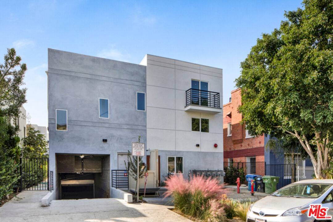 6032 Romaine St 4BR Hancock Park La