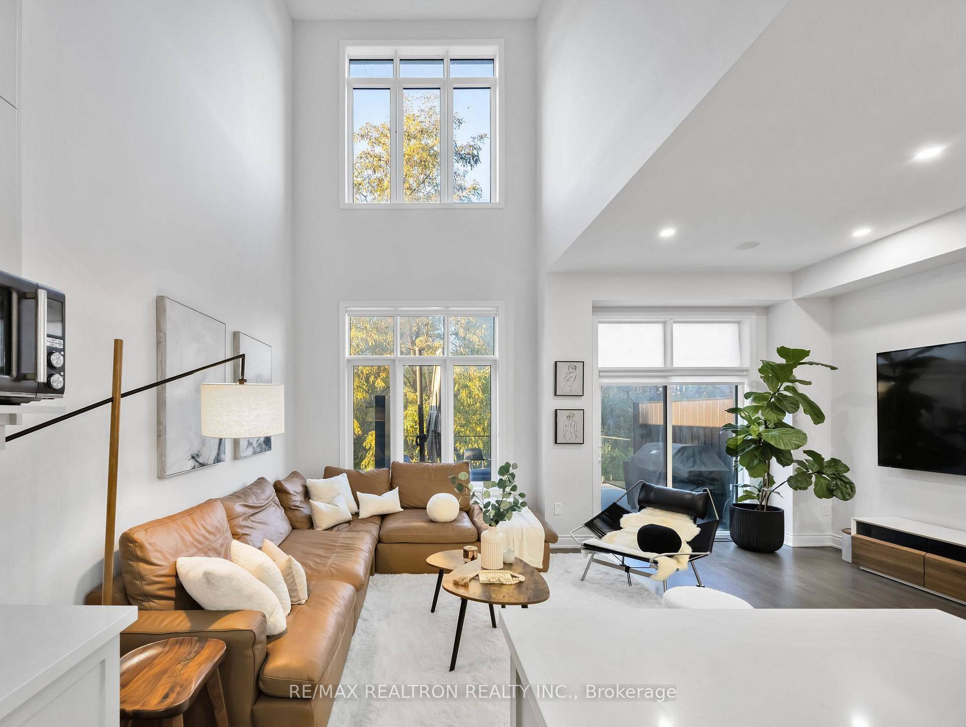 RAVINE LOT ! LOADED WITH UPGRADES !