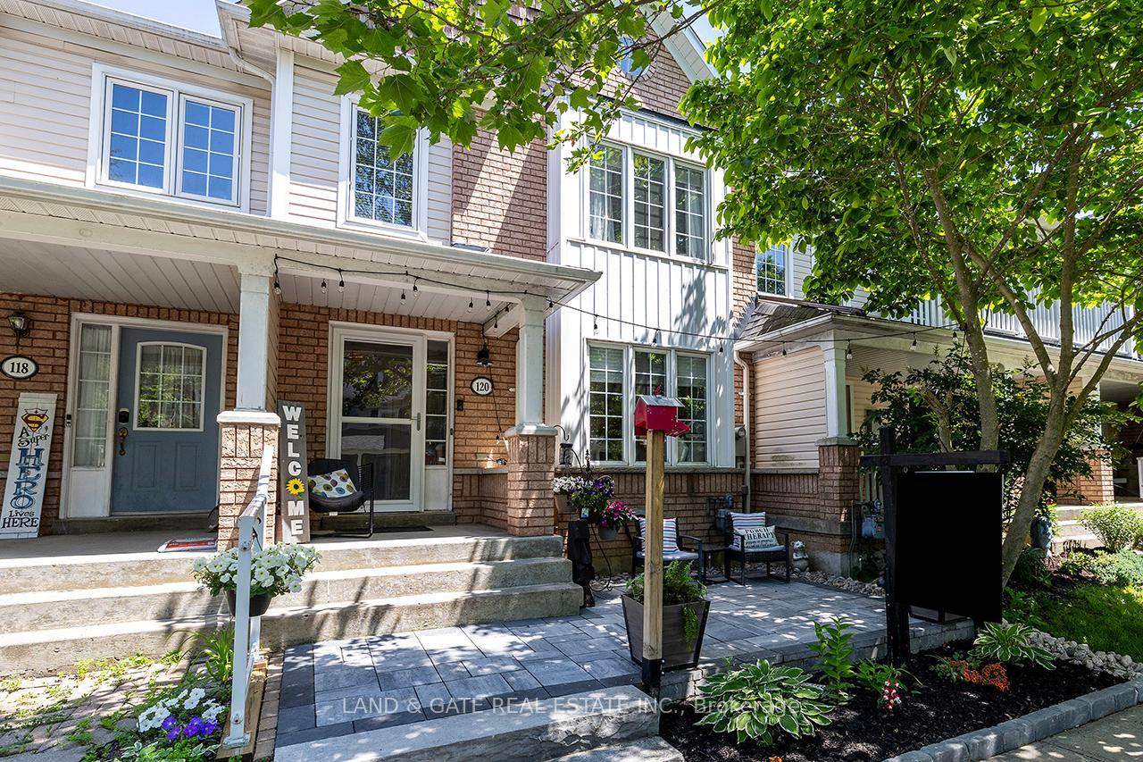 Welcome to this well maintained 3 bedroom FREEHOLD townhome offering the perfect blend of space, style and convenience.