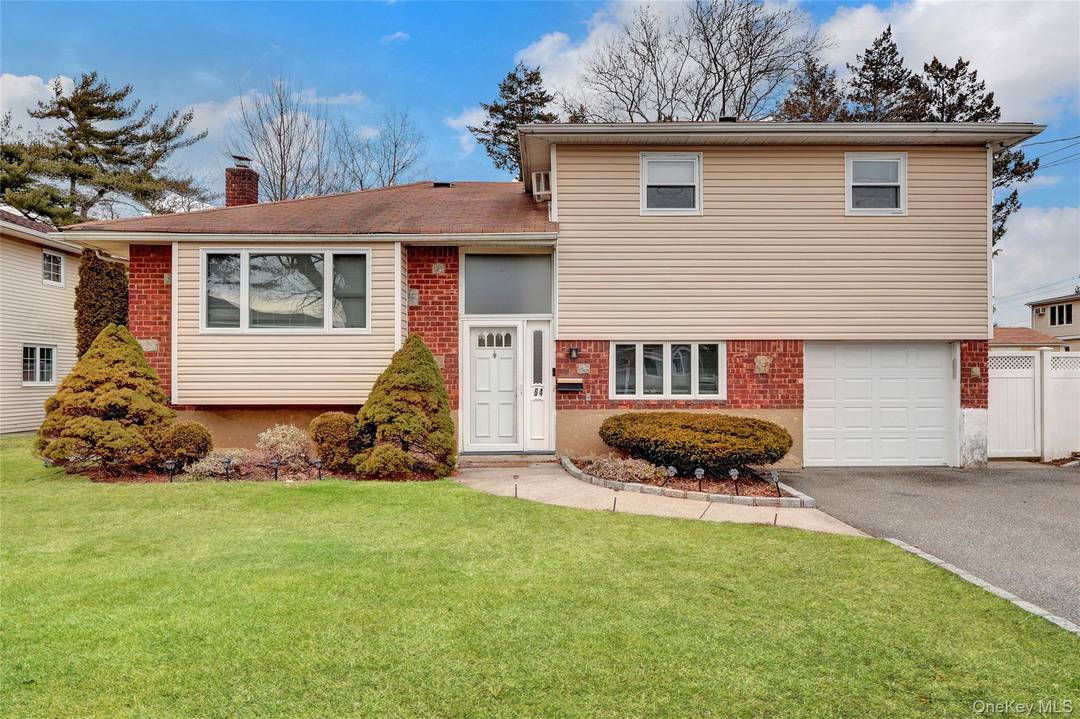 Plainview Split Level, Magnificent Home !