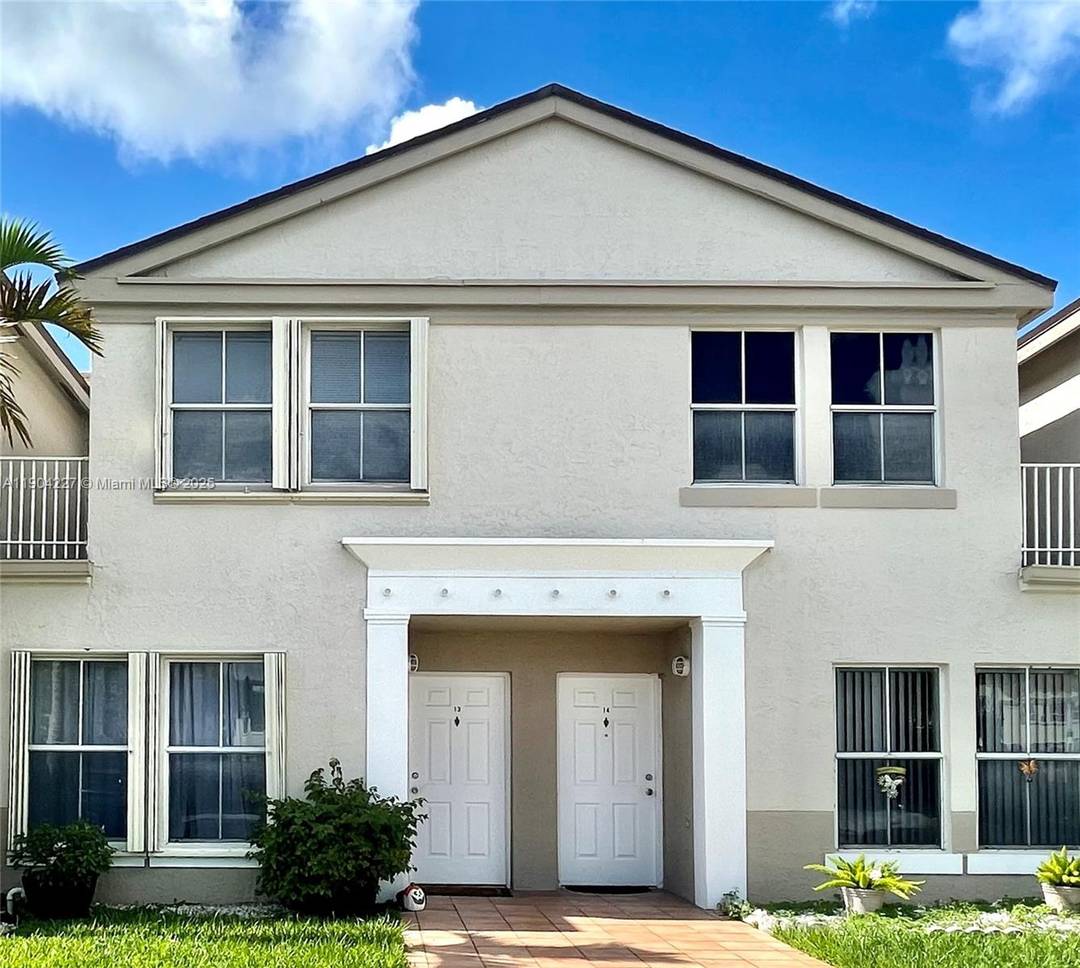 Beautiful 3 2. 5 townhouse with lake view in gated Oakview community, located on Fontainebleau Blvd in the heart of West Miami.