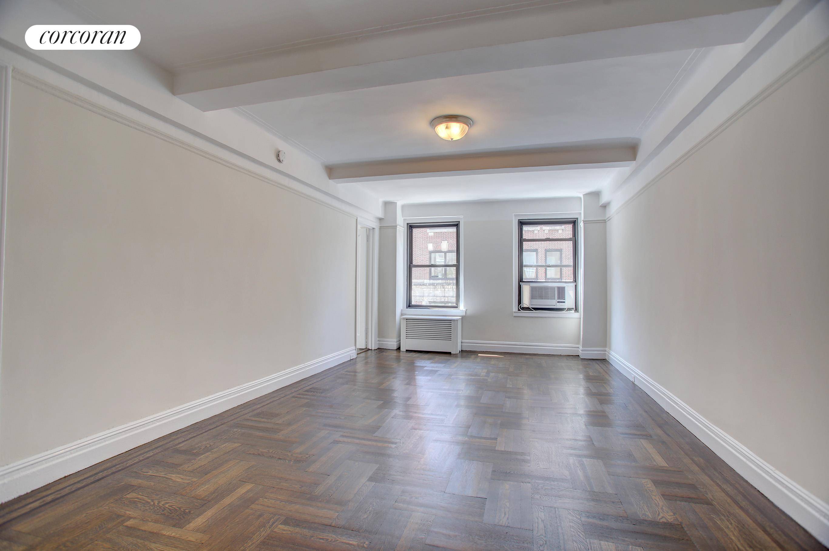 Sprawling, classic 6 apartment in a doorman building.