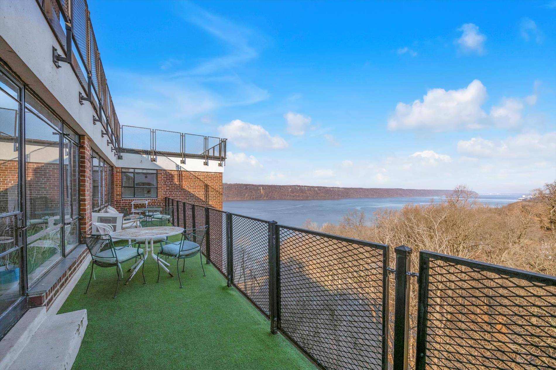 Privacy and Iconic Views of the Hudson River.