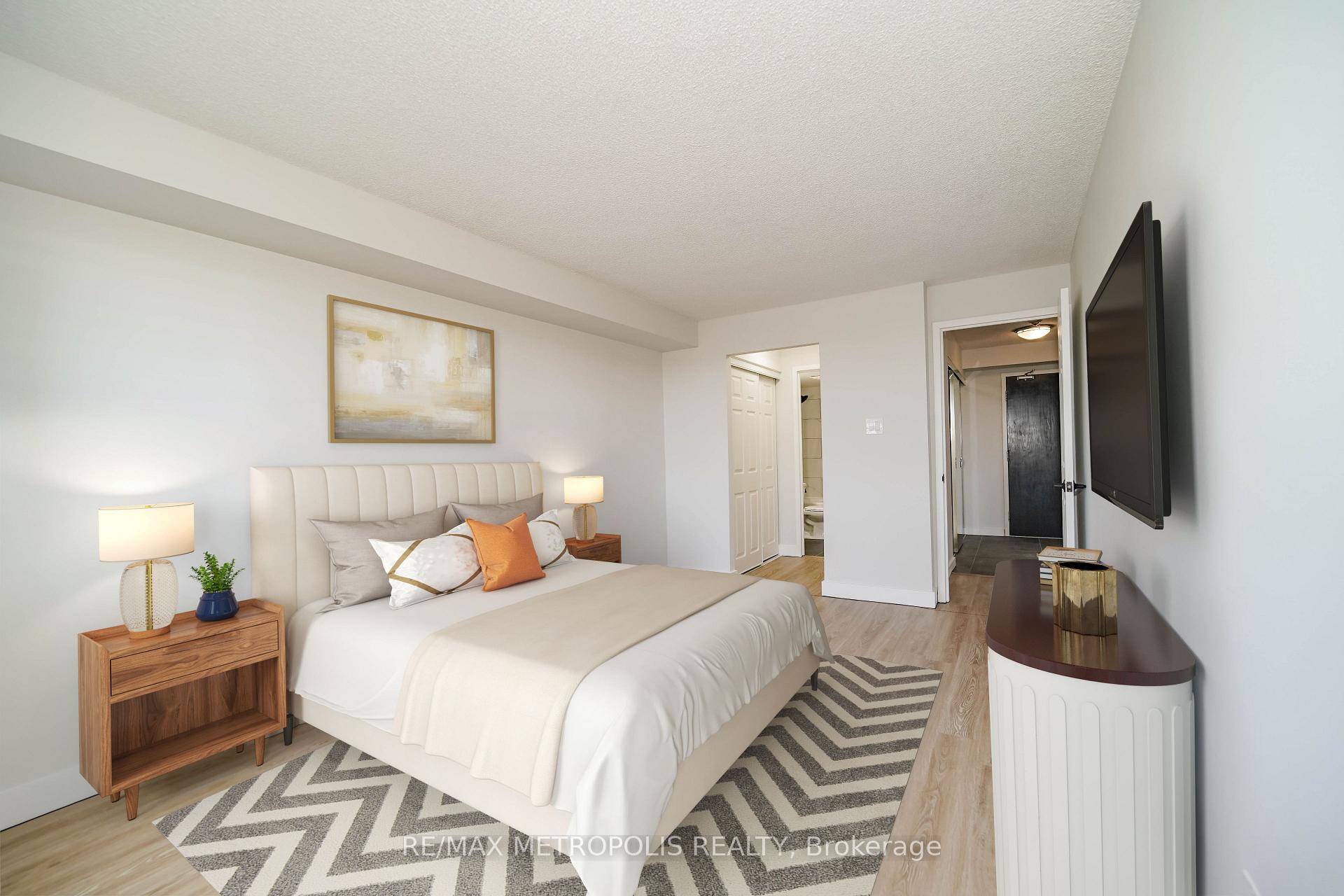 Welcome to Hampton Green Condos at 2 Raymerville Dr in Markham !