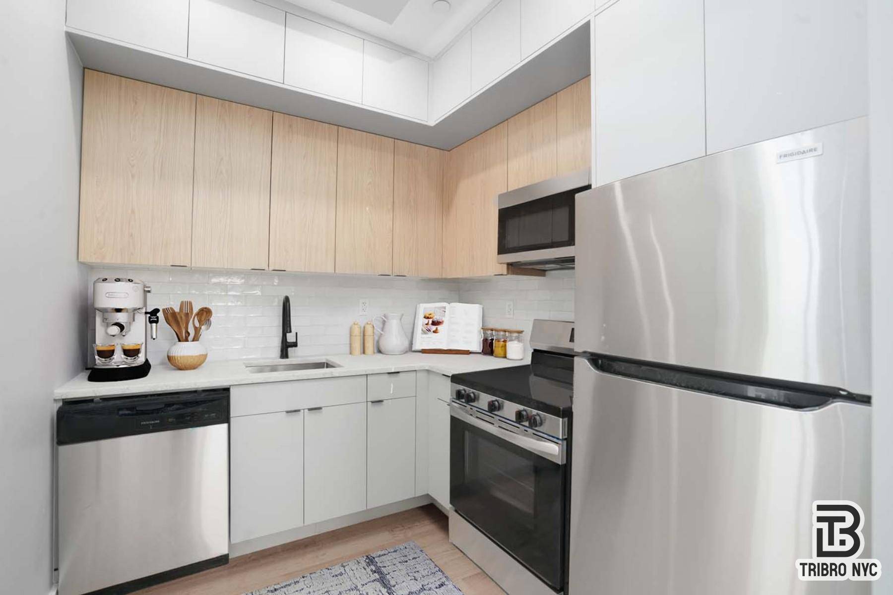 Brand New 3 bed 3 bath Williamsburg Location !
