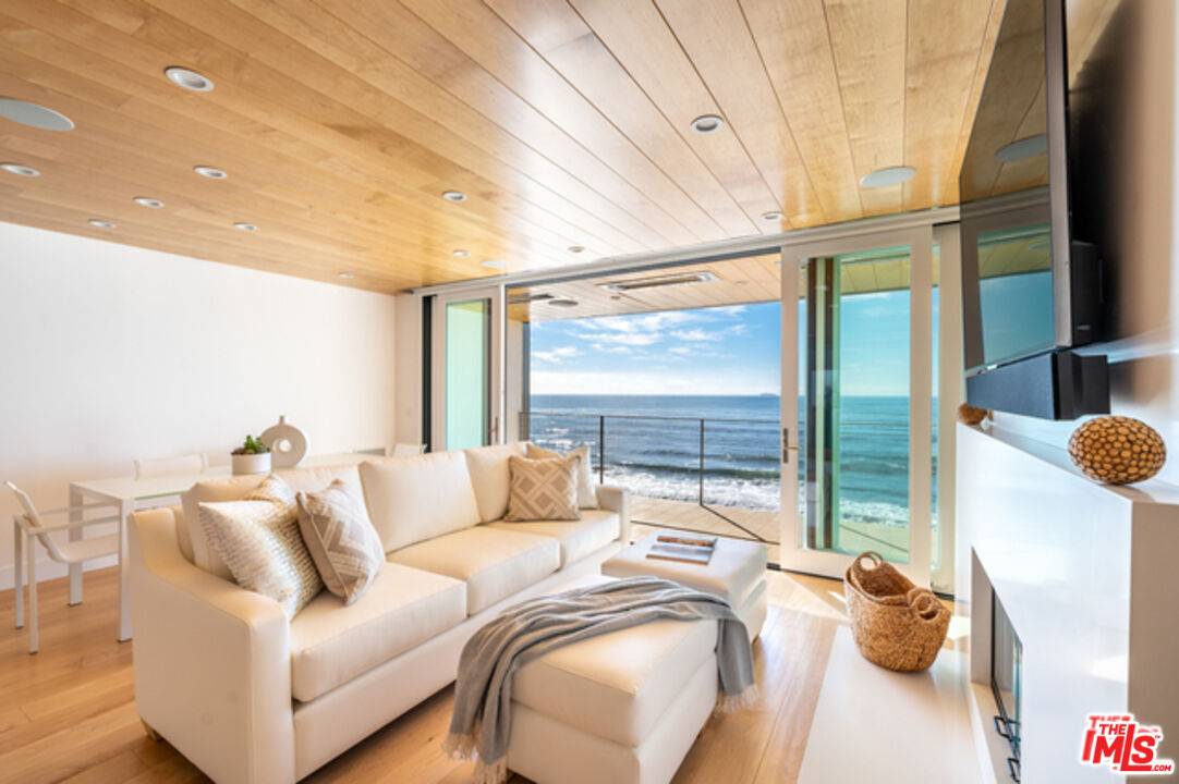 11950 BEACH CLUB WAY 2BR Malibu La