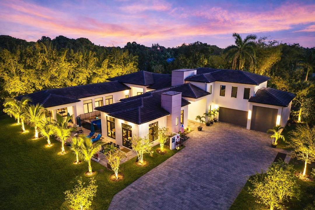 THE ULTIMATE FAMILY COMPOUND TUCKED AWAY AND HIDDEN IN THE HEART OF SUNSHINE RANCHES !