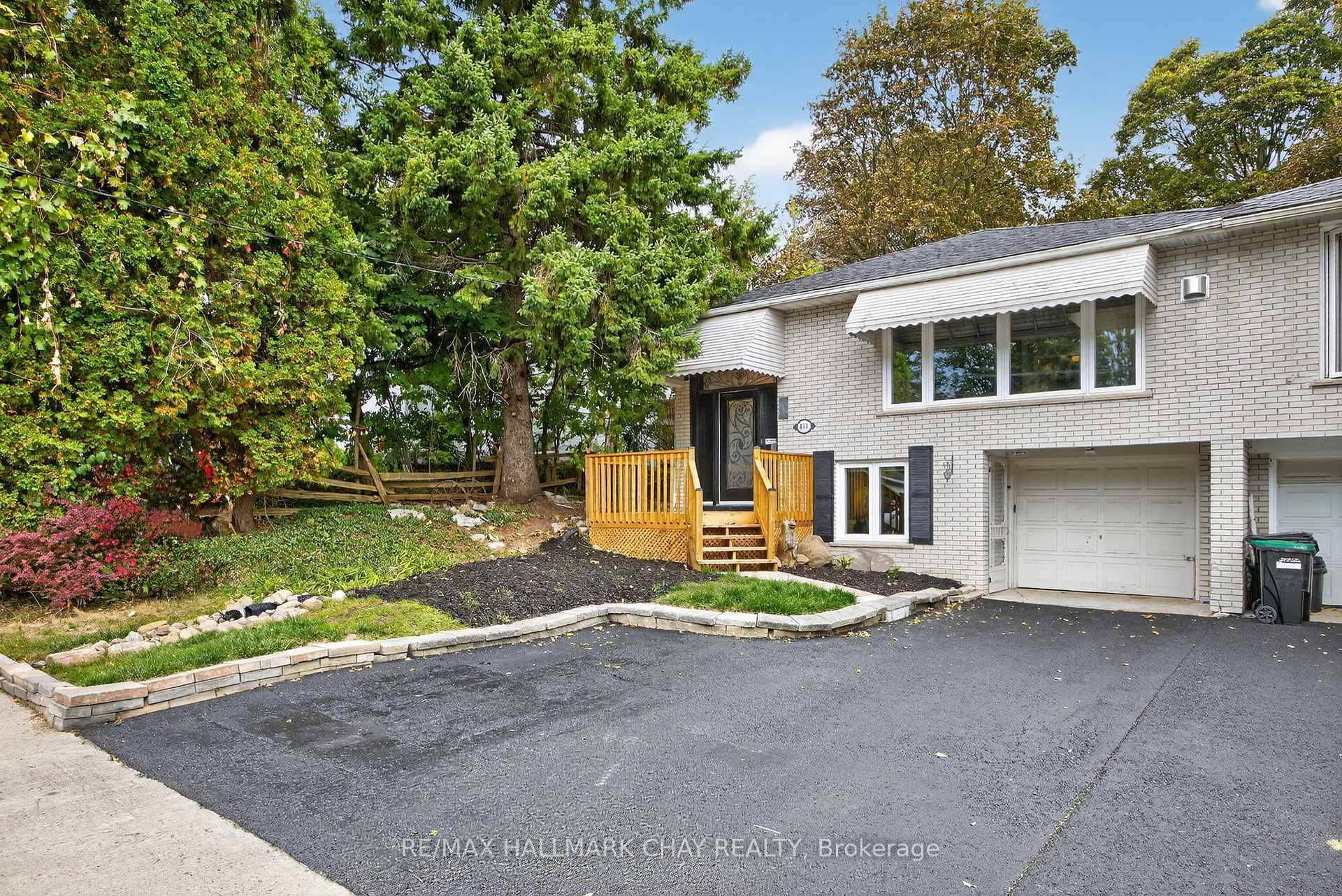 LEGAL DUPLEX great investment opportunity !