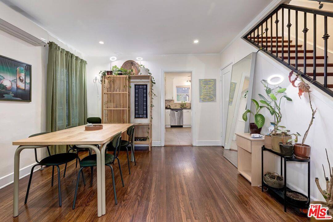 613  N Plymouth Blvd 4BR Mid Wilshire La