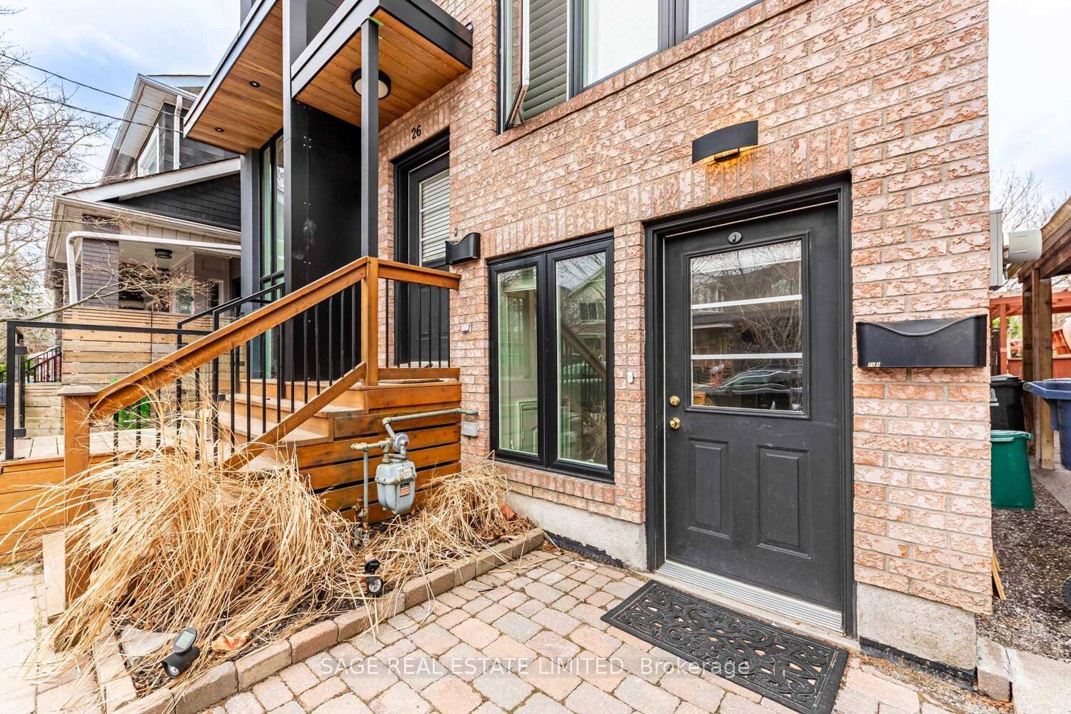 Glorious Greensides. Surprise, this is not your average apartment !