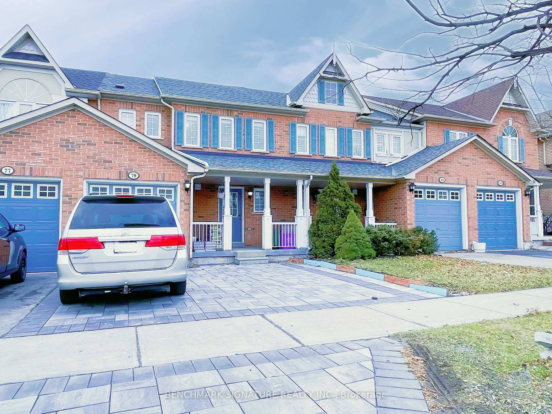 2 Year New Renovated 3 Bebroom W 3 Washroom Townhome.