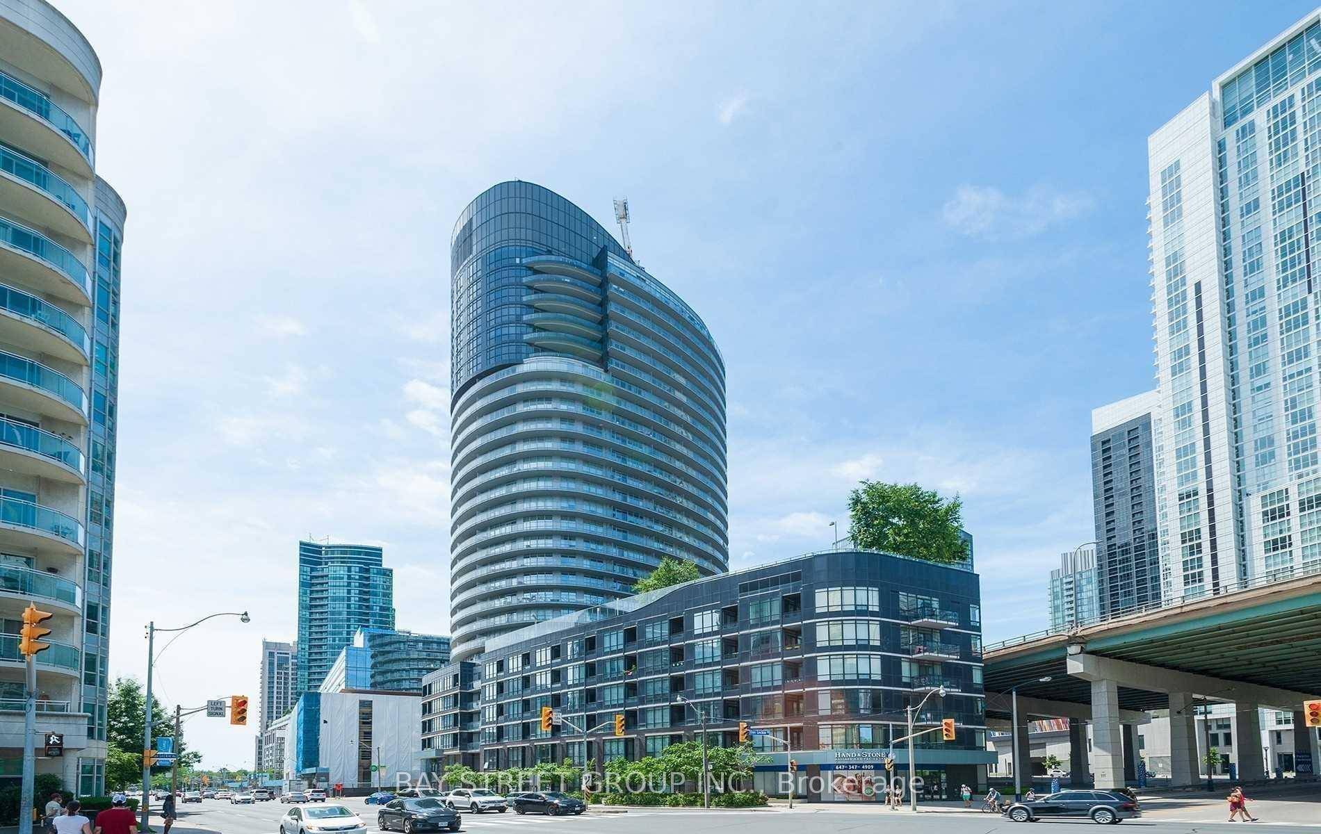 New Flooring Thru out ! Beautiful 1 den Unit With Panoramic Views Of Lake Ontario.