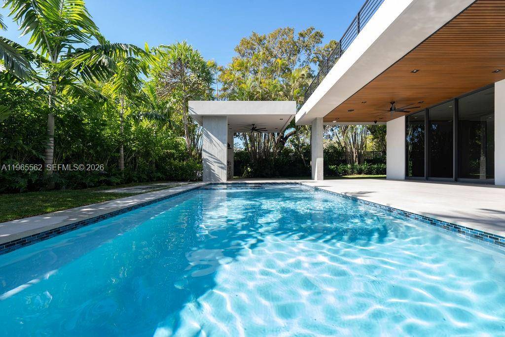 NEW CONSTRUCTION. Welcome to a newly completed modern residence in Bay Heights, one of Coconut Grove s most exclusive enclaves with 24 7 police monitoring.