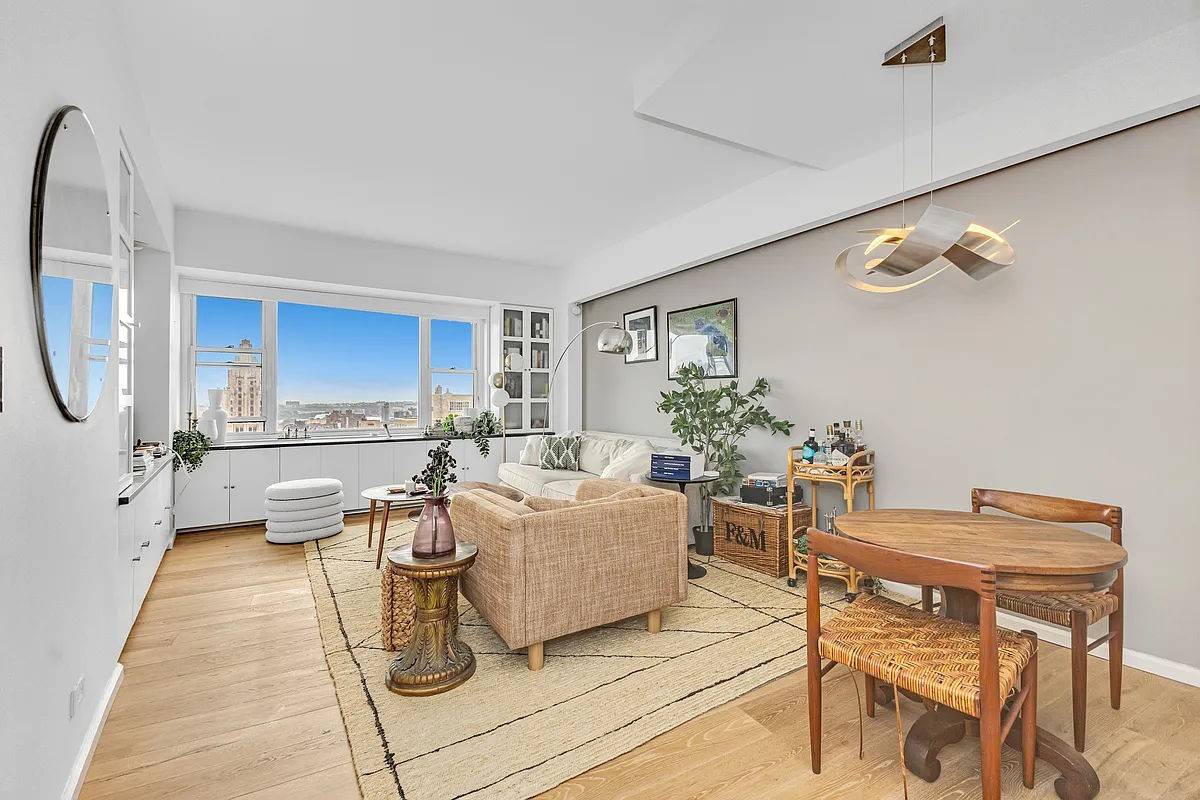 Sunny and Large one bed in Greenwich Village !