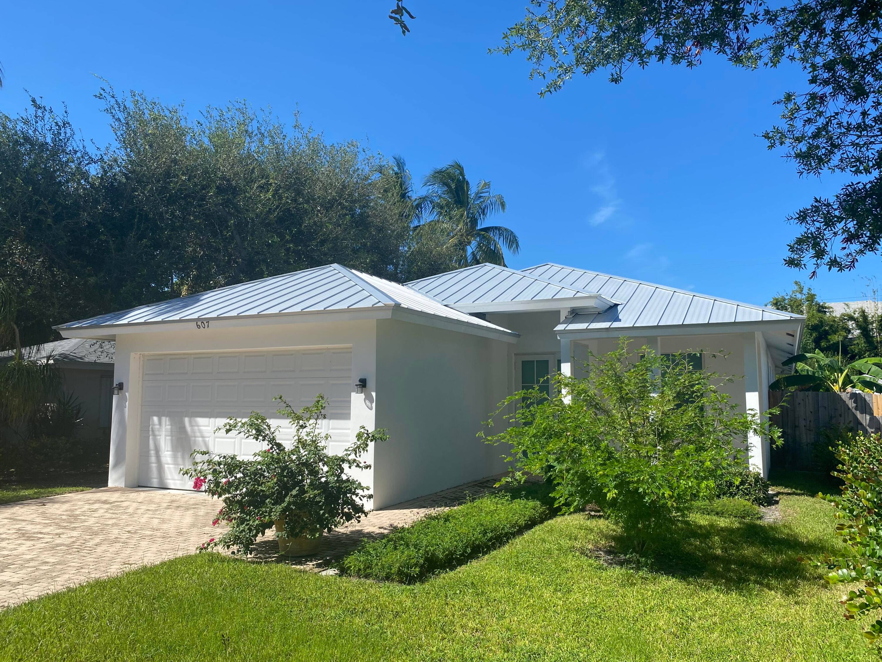 Charming single family home, fully furnished, close to vibrant Atlantic Ave and the beach.