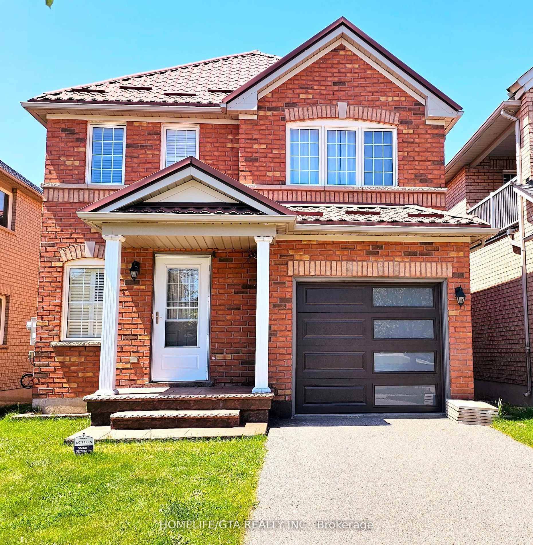 Beautiful Detached Home In Prime Location Staines And Steele.