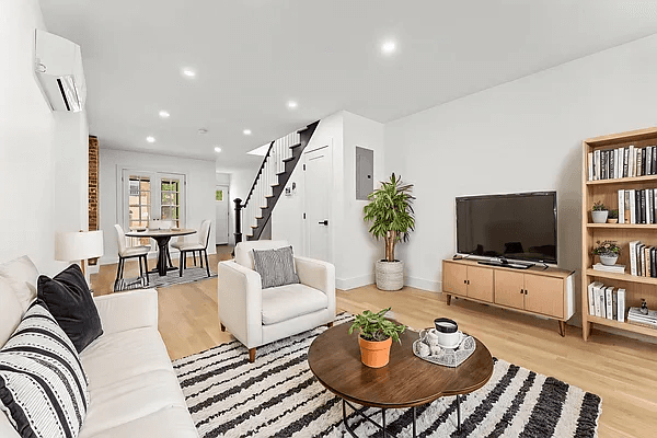 Welcome to 2305A Pacific Street 2 !