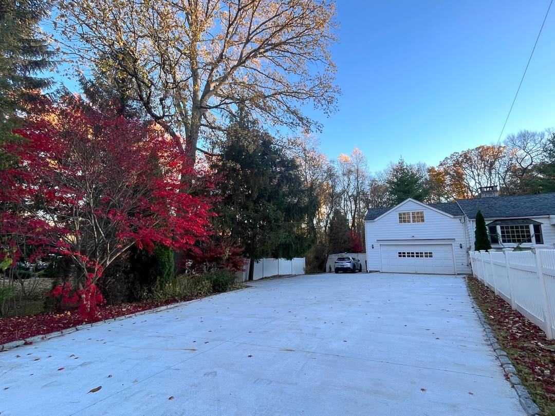 This renovated smart home located in a central location of sought after New Canaan offers an open kitchen layout with stainless steel appliances, bright living room with a charming fireplace, ...
