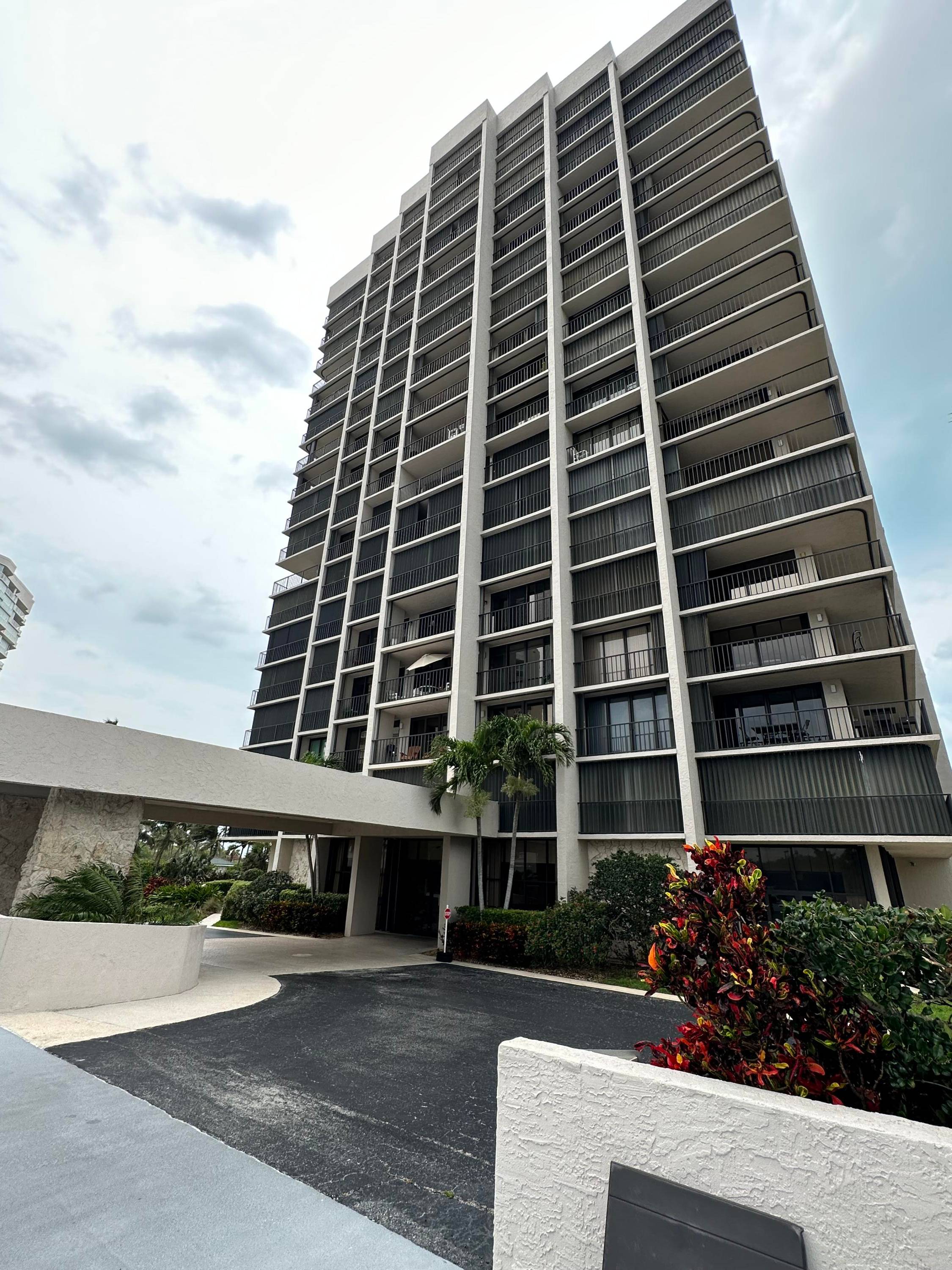 Penthouse direct ocean view !