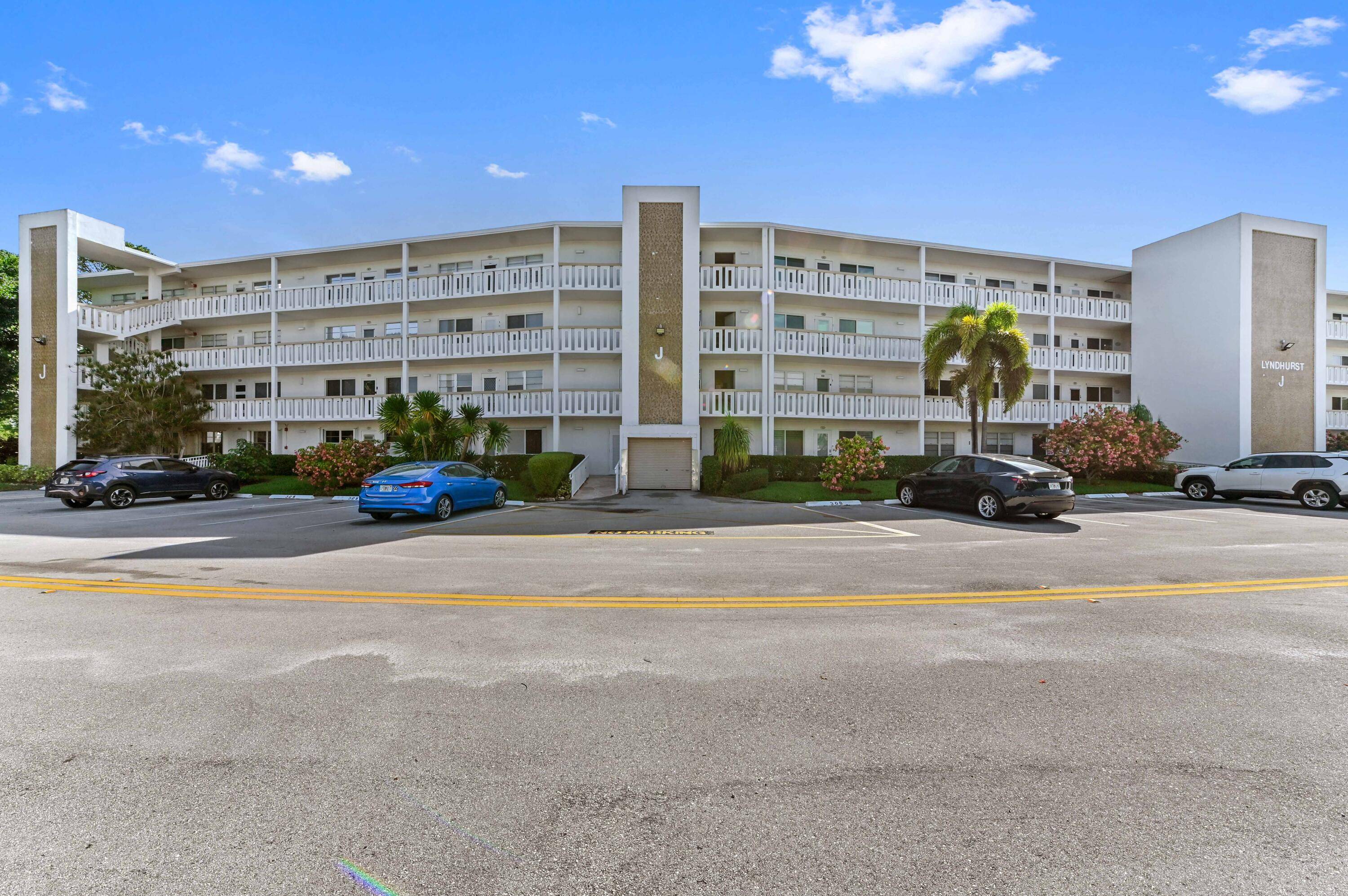 Beautiful 4th Floor 2 Bedroom, 2 Bath Condo in Prime Location !