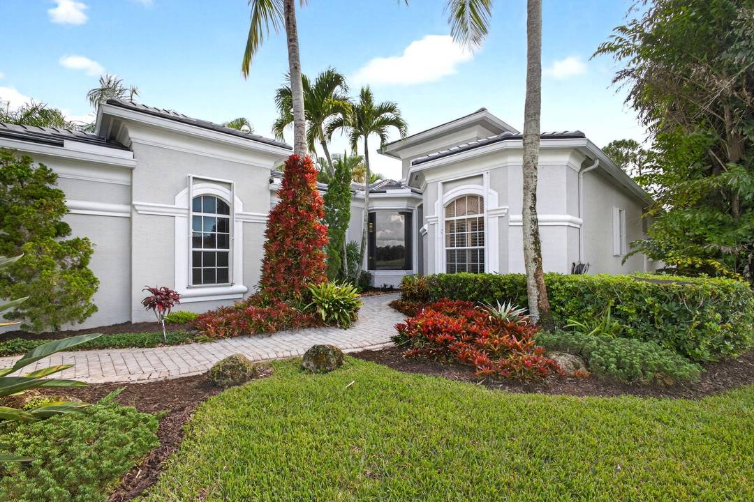 Welcome to 154 Porto Vecchio, Palm Beach Gardens Nestled in the prestigious Country Club at Mirasol, this charming three bedroom, three bath home is a true gem.
