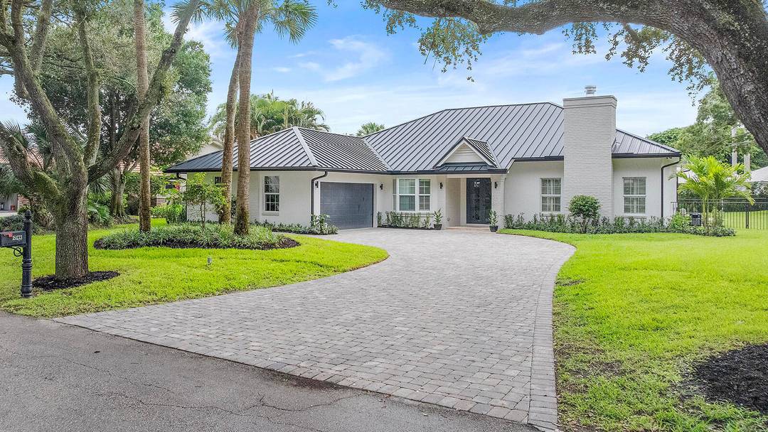 Located in the famously breathtaking oak tree lined riverside community Heritage Oaks in Tequesta, Fl.