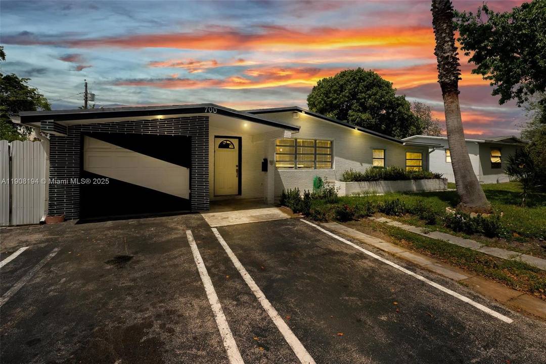 Discover this stunning Pines home with a sparkling pool the perfect blend of comfort and style !