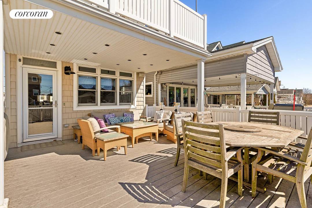 Stunning Roxbury Retreat One house from the Bay !