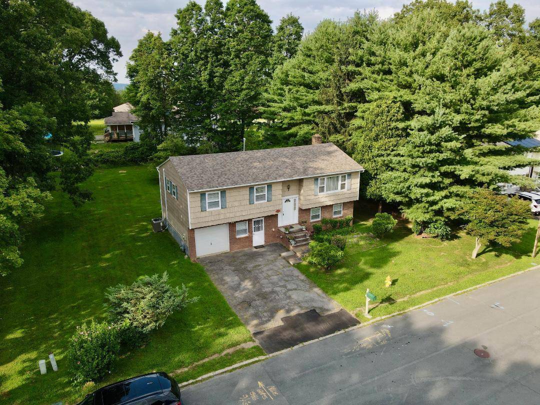 HOME FOR SALE IN NEW WINDSOR SUPER DEAL.