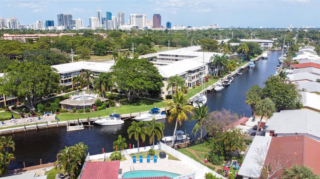 Exceptional waterfront residence in Citrus Isles that lives like a single family home.