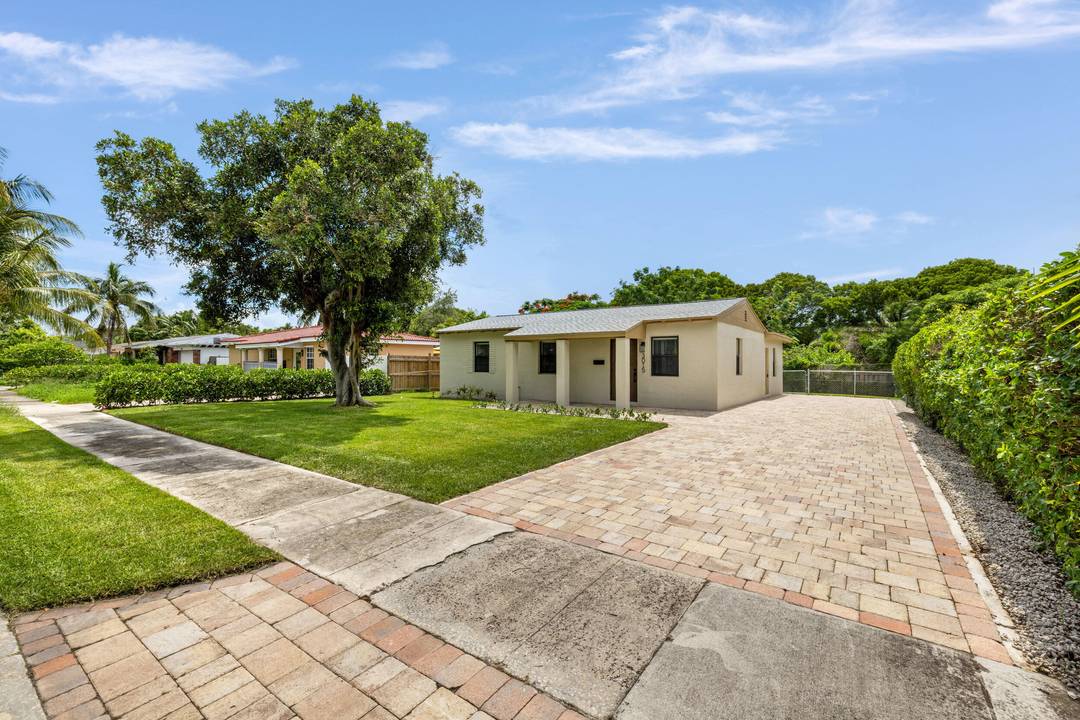 Stunning, fully renovated 3 bedroom, 2 bath home in an unbeatable location just minutes from top restaurants, shopping, the airport, and major highways !