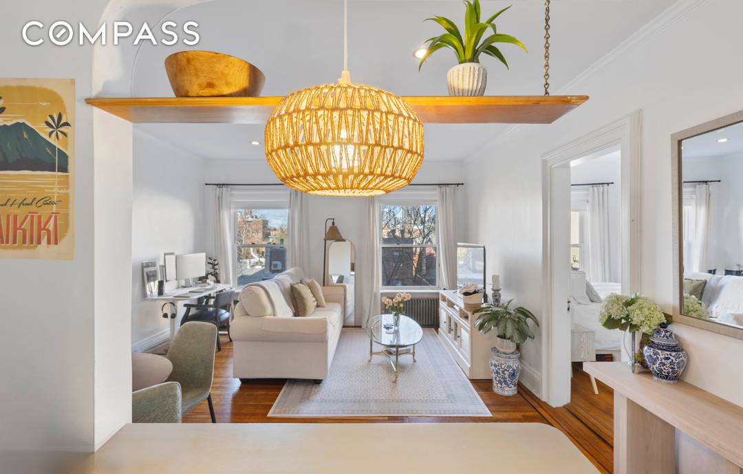 Positioned within a distinguished townhouse on landmarked Monroe Place arguably one of Brooklyn Heights most enchanting, tree lined streets this sun drenched one bedroom residence offers a refined blend of ...