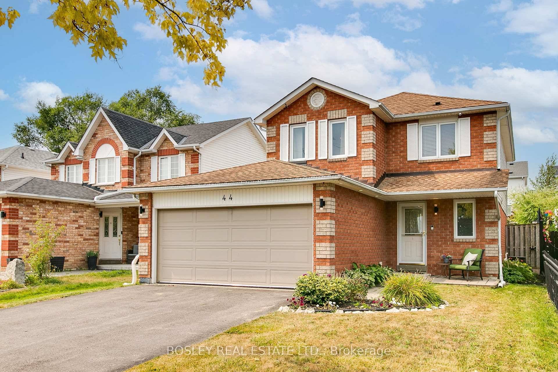 Set on a peaceful, tree lined street in one of Claringtons most family friendly neighbourhoods, this sun soaked stunner is more than just move in ready its memory making ready.