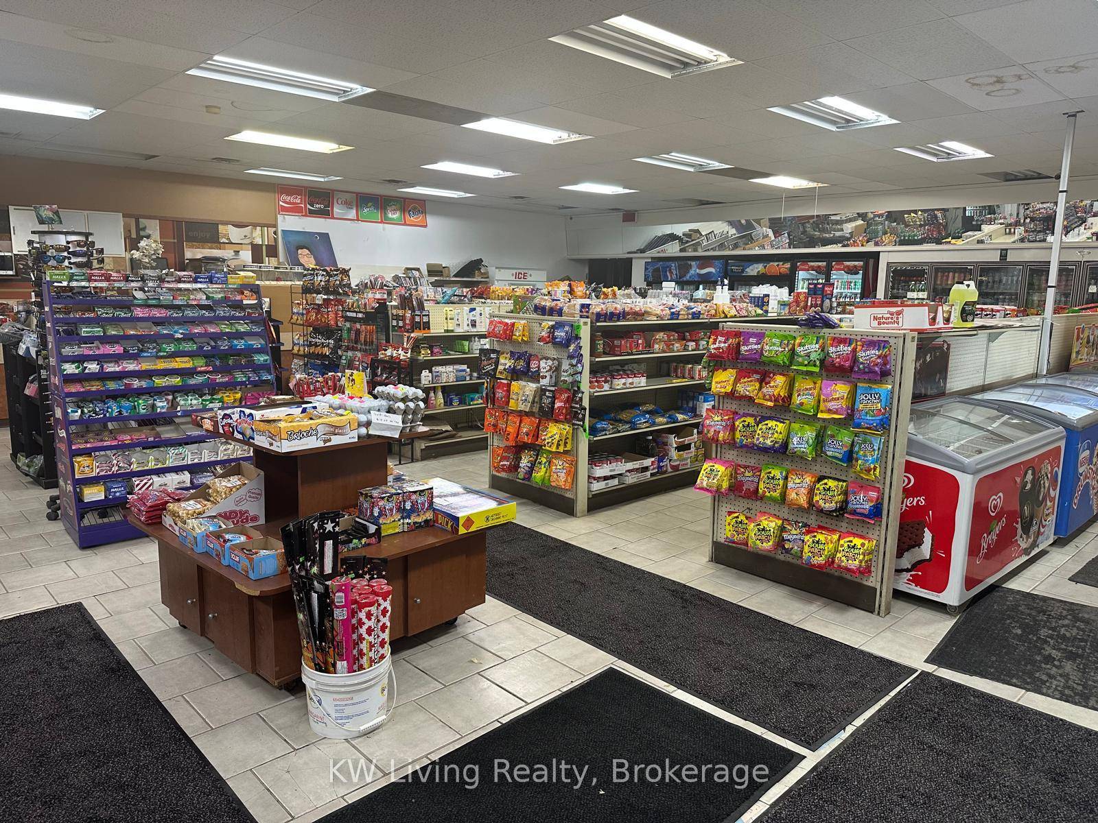 High Potential Convenience Store in the Corner.