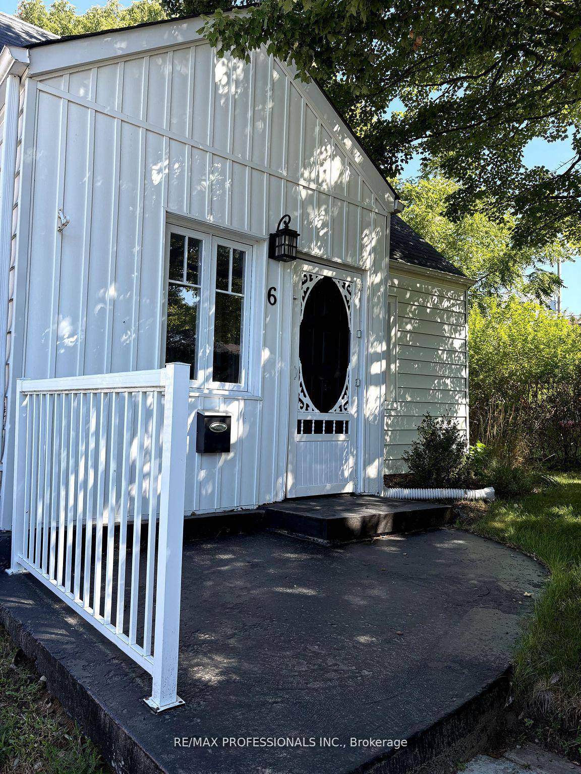 Welcome to this warm, well maintained 3 bedroom family home, perfectly situated in one of Port Hope's most desirable neighborhoods.