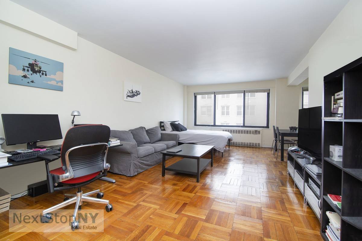 Sponsor Unit ! Tucked away in the bustling heart of Murray Hill, this well maintained alcove studio offers an unmatched living experience bathed in natural light.