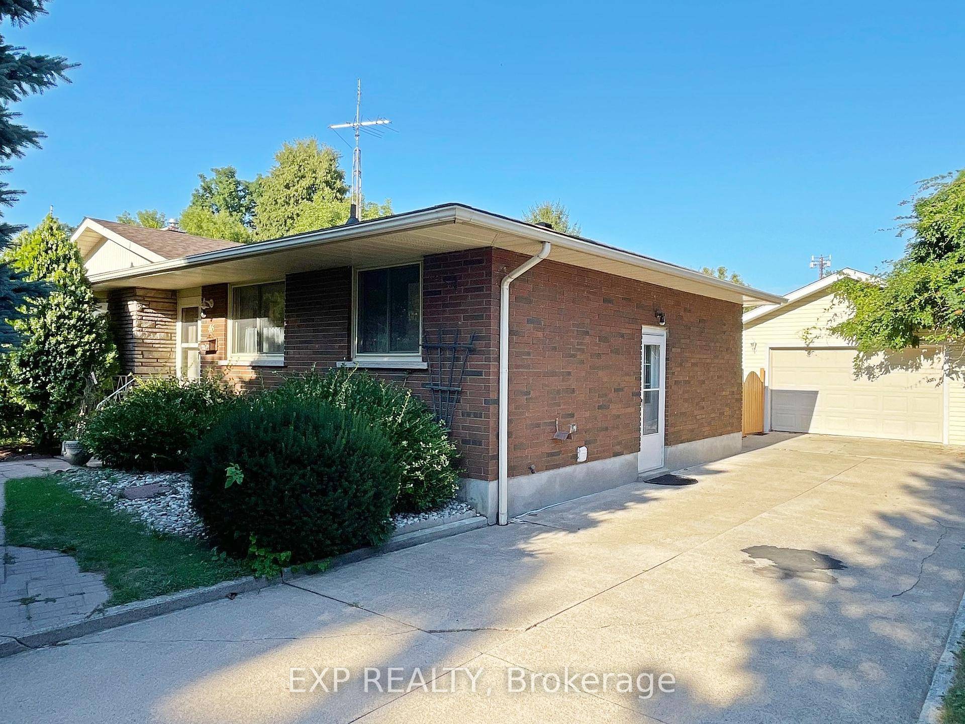 Nestled in St. Catharines highly coveted north end, this charming bungalow enjoys a generous lot with direct access to the serene Malcomson Eco Park, this 3 bedroom, 2 bathroom bungalow ...
