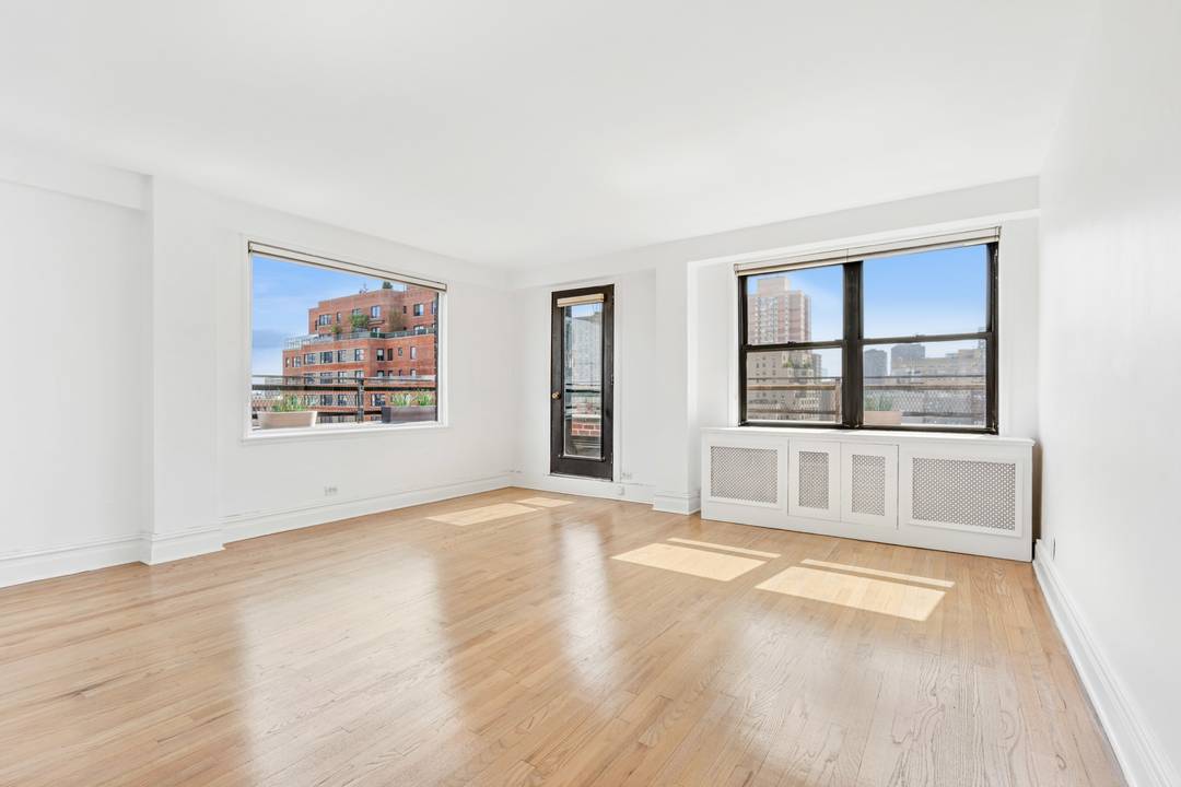 TERRACE LOVERS ! Rarely available.