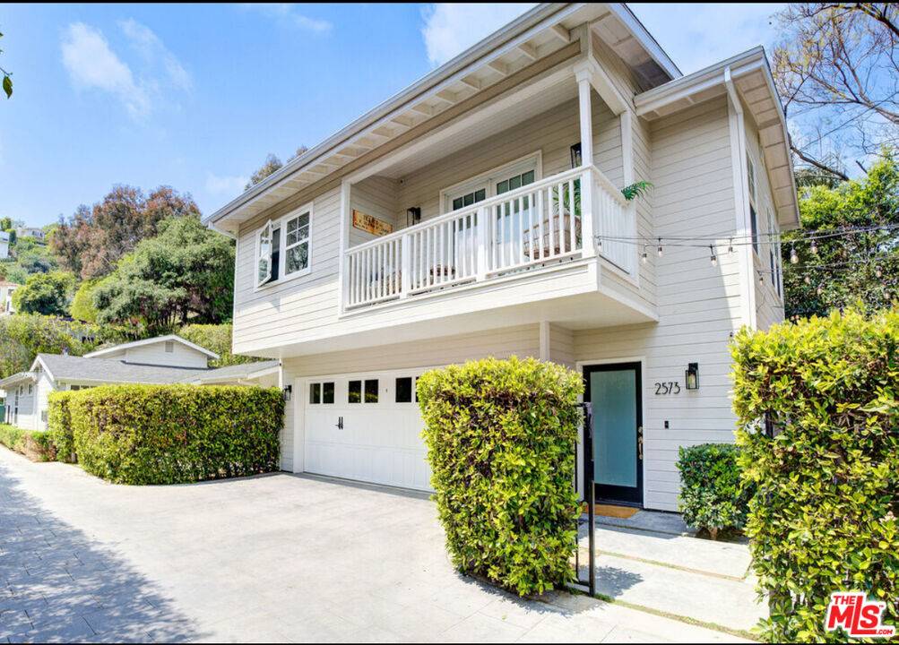 2575 N Beachwood Dr 3BR Hollywood Hills East La