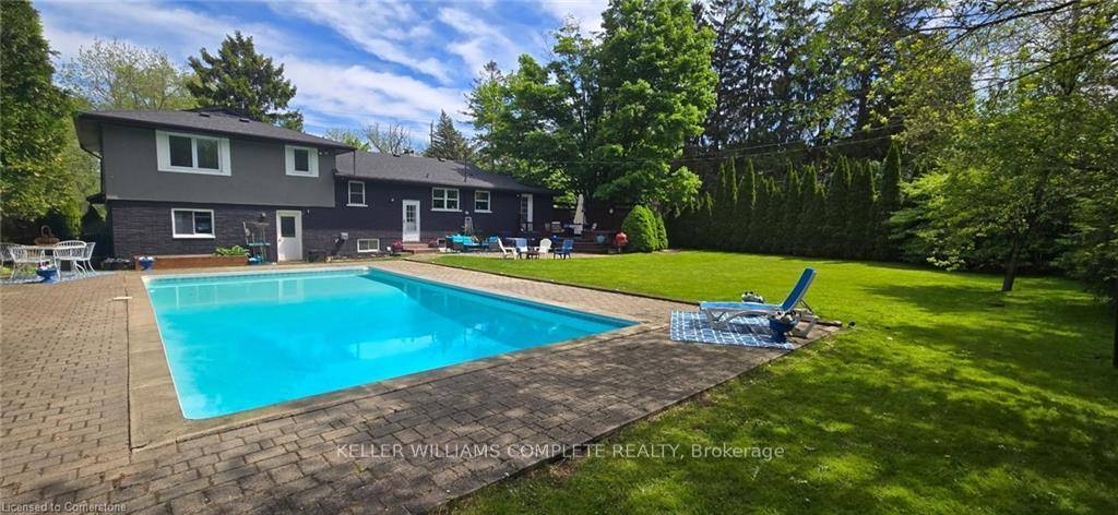 PRESTIGIOUS LOCATION ! This home is located just a 5 minute walk to quaint downtown Ancaster where there are shops, restaurants, theatre, many services, weekly farmers market amp ; best ...