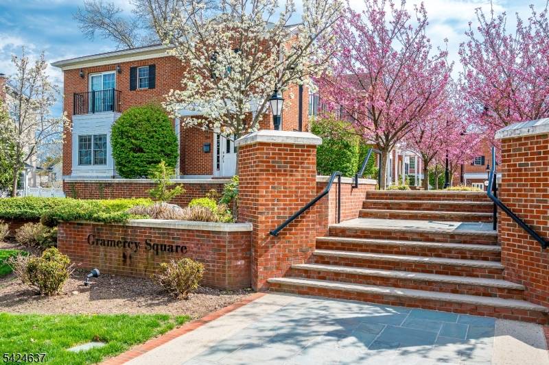 Welcome to Luxury Living in the heart of Metuchen, where style, space and convenience come together in this stunning custom end unit townhome located in the sought after Gramercy Square ...