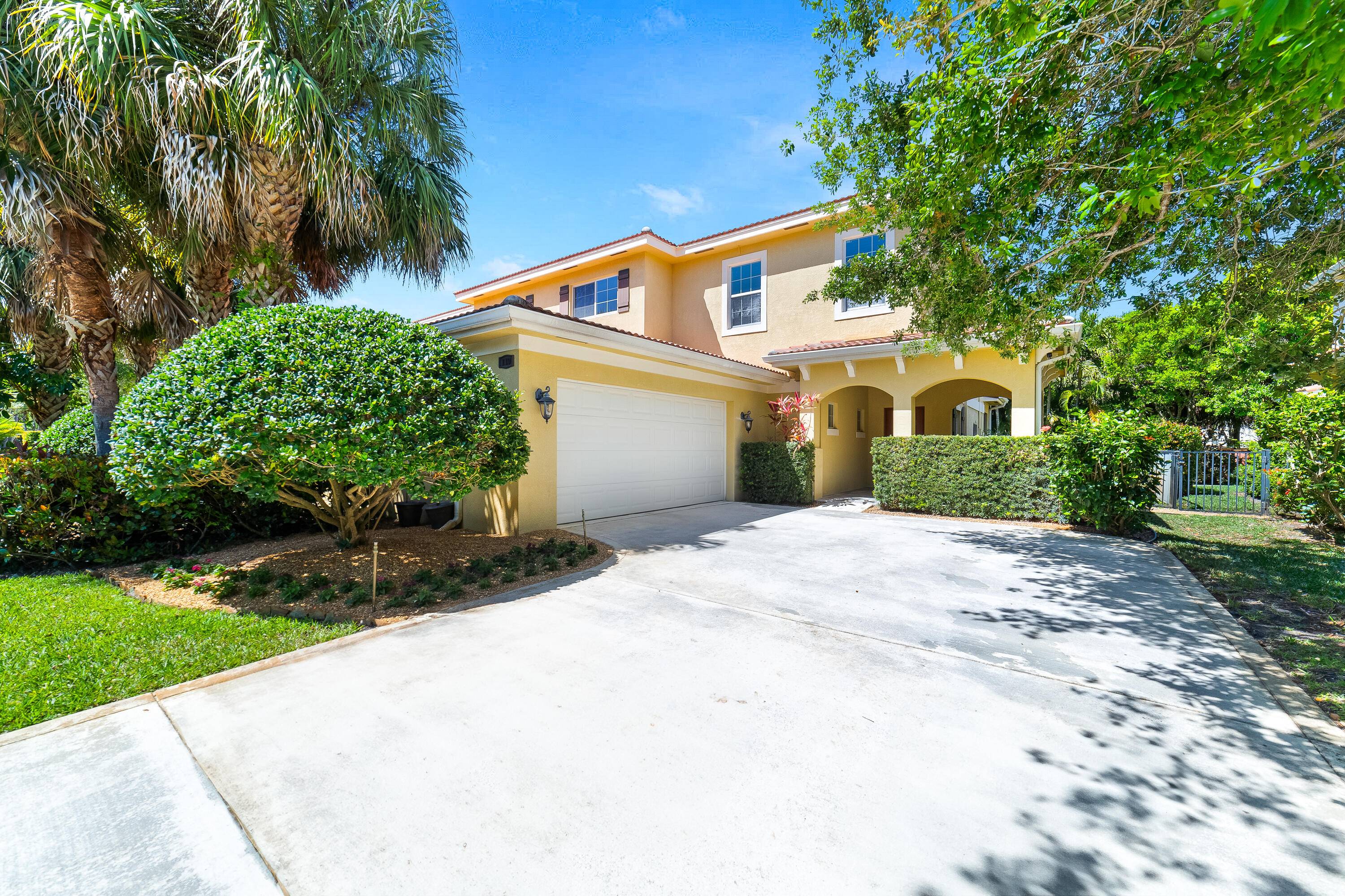 Motivated Seller ! ! This stunning 3 bedroom, 2.