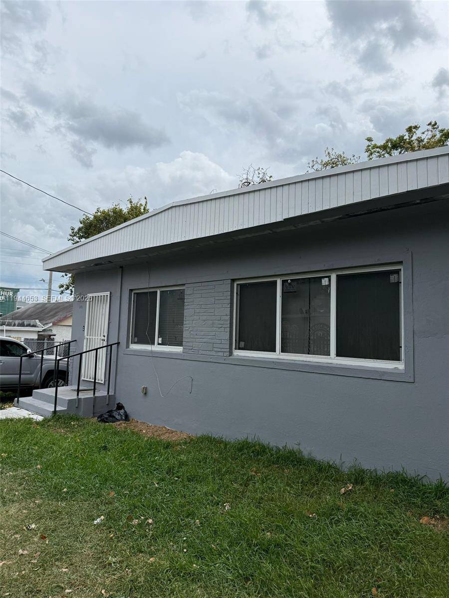 This duplex in Miami's rapidly growing Little Haiti neighborhood offers two 1 bed, 1 bath units, ideal for rental income or multi generational living.