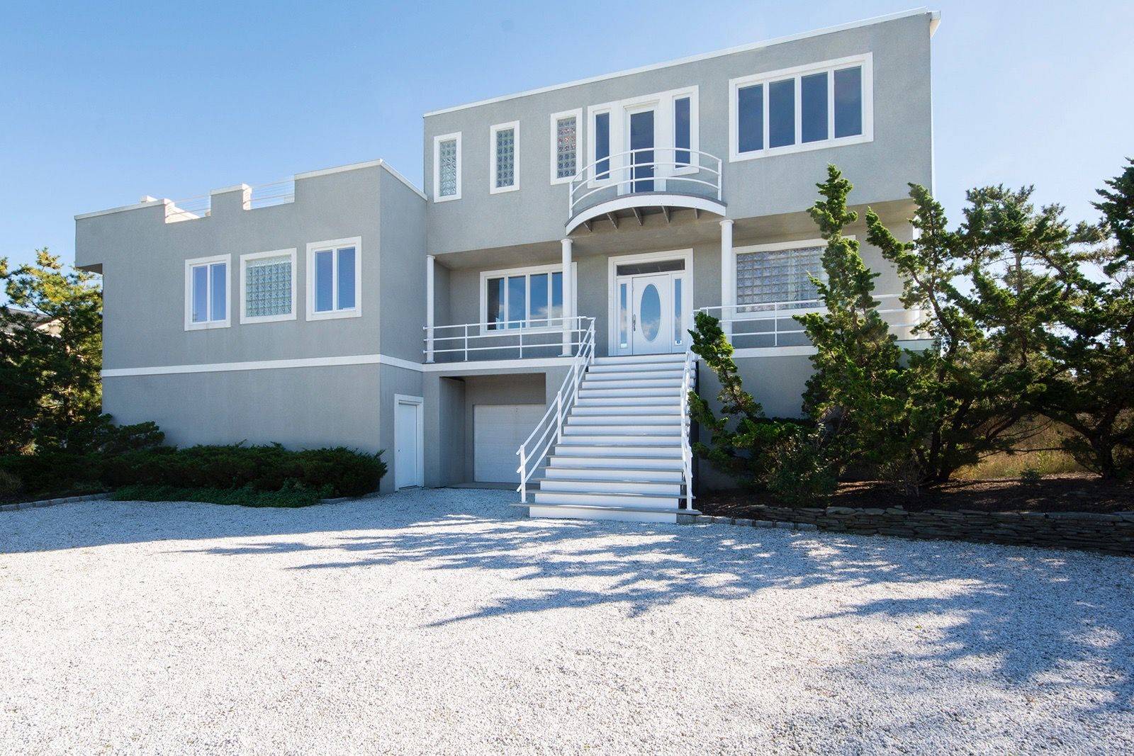 Dune Road Oceanfront Beauty!