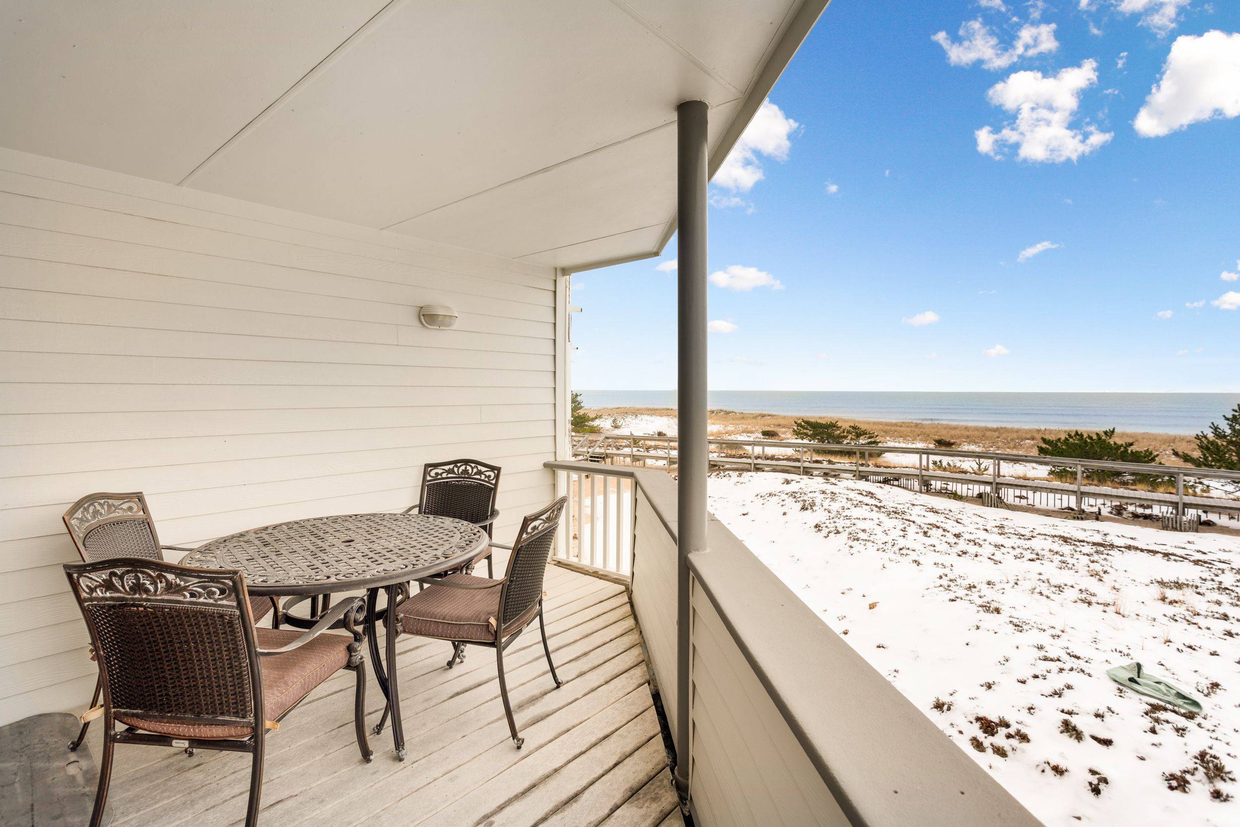 HAMPTONS OCEANFRONT LIFESTYLE