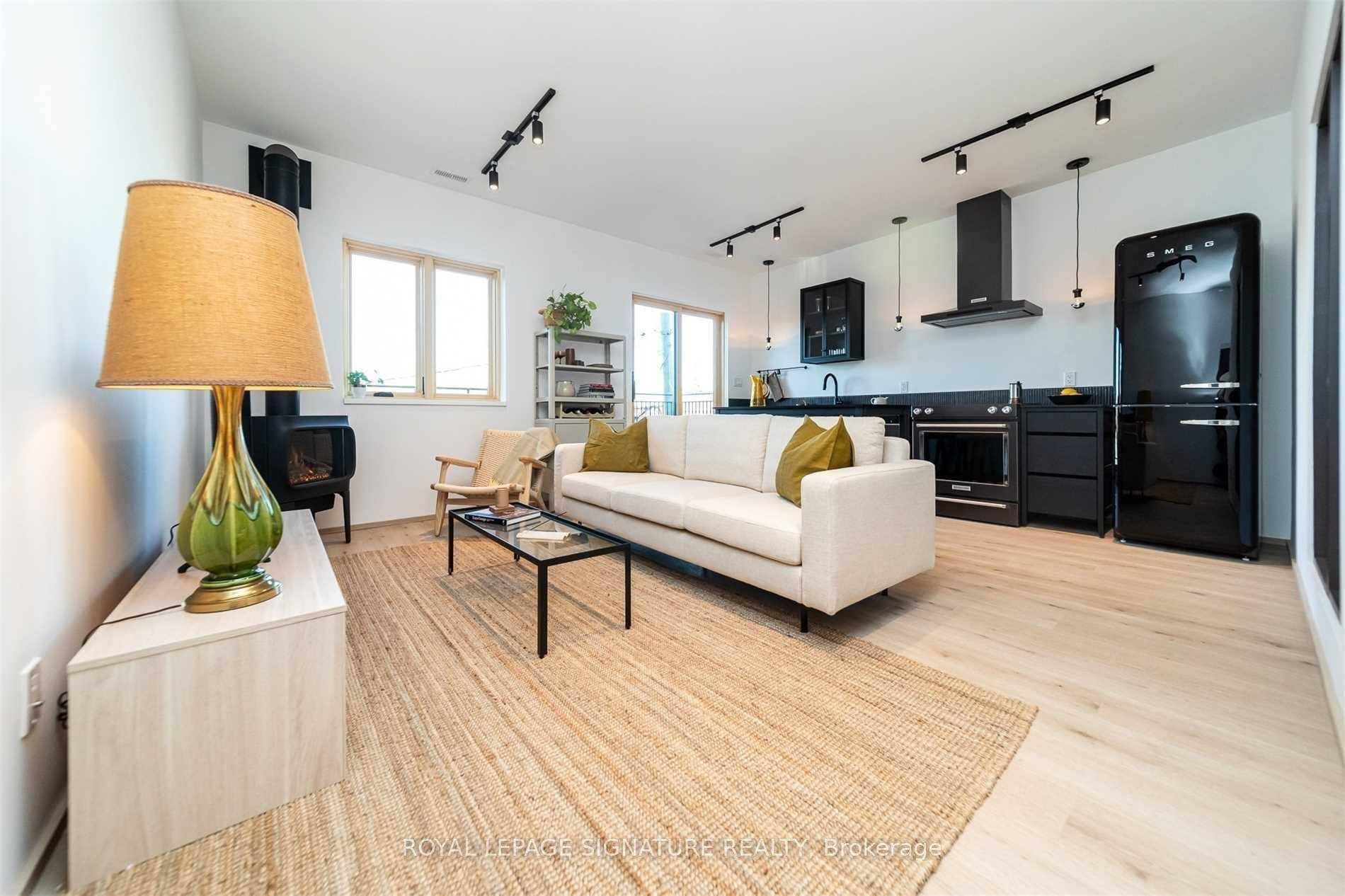 Modern Loft Living On Geary Ave !