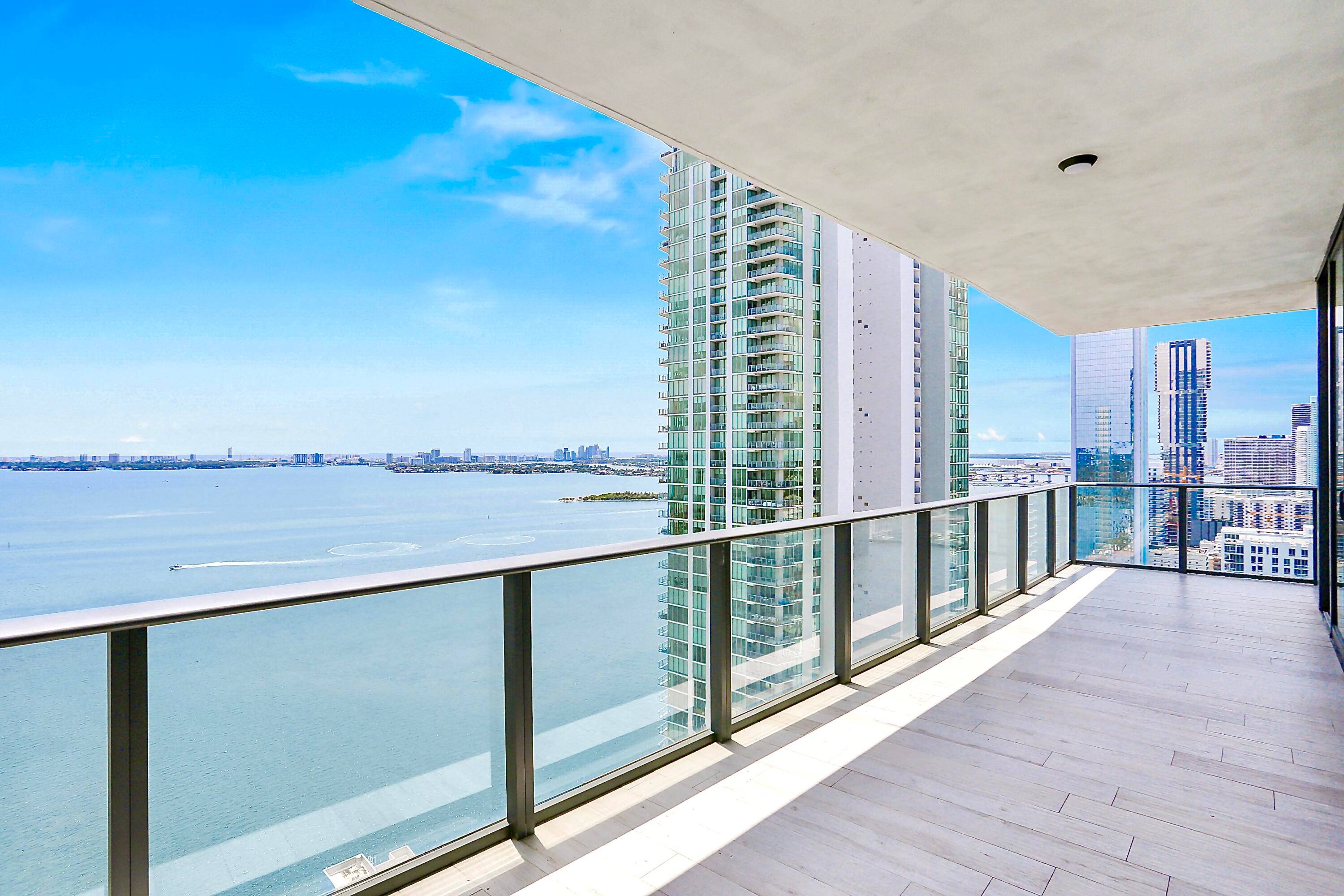 Just Listed ! Come Home to Paradise.